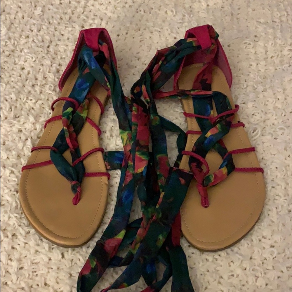 Flower strappy sandals